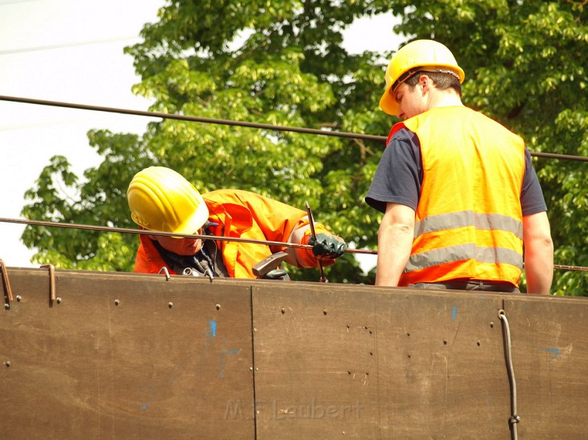 LKW riss Oberleitung ab Koeln Deutz Am Schnellert Siegburgerstr P161.JPG